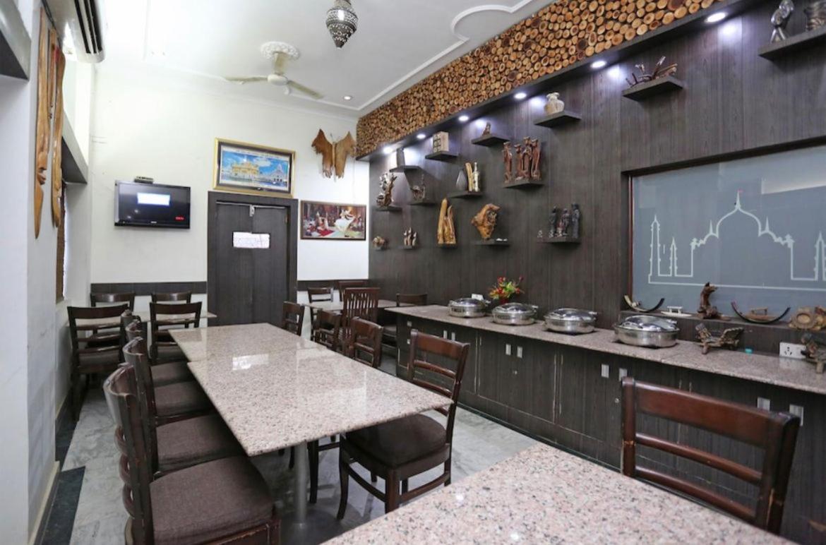 Hotel Wonderstar Affordable Near Tajmahal - Inhouse Parking With Free 5g Internet