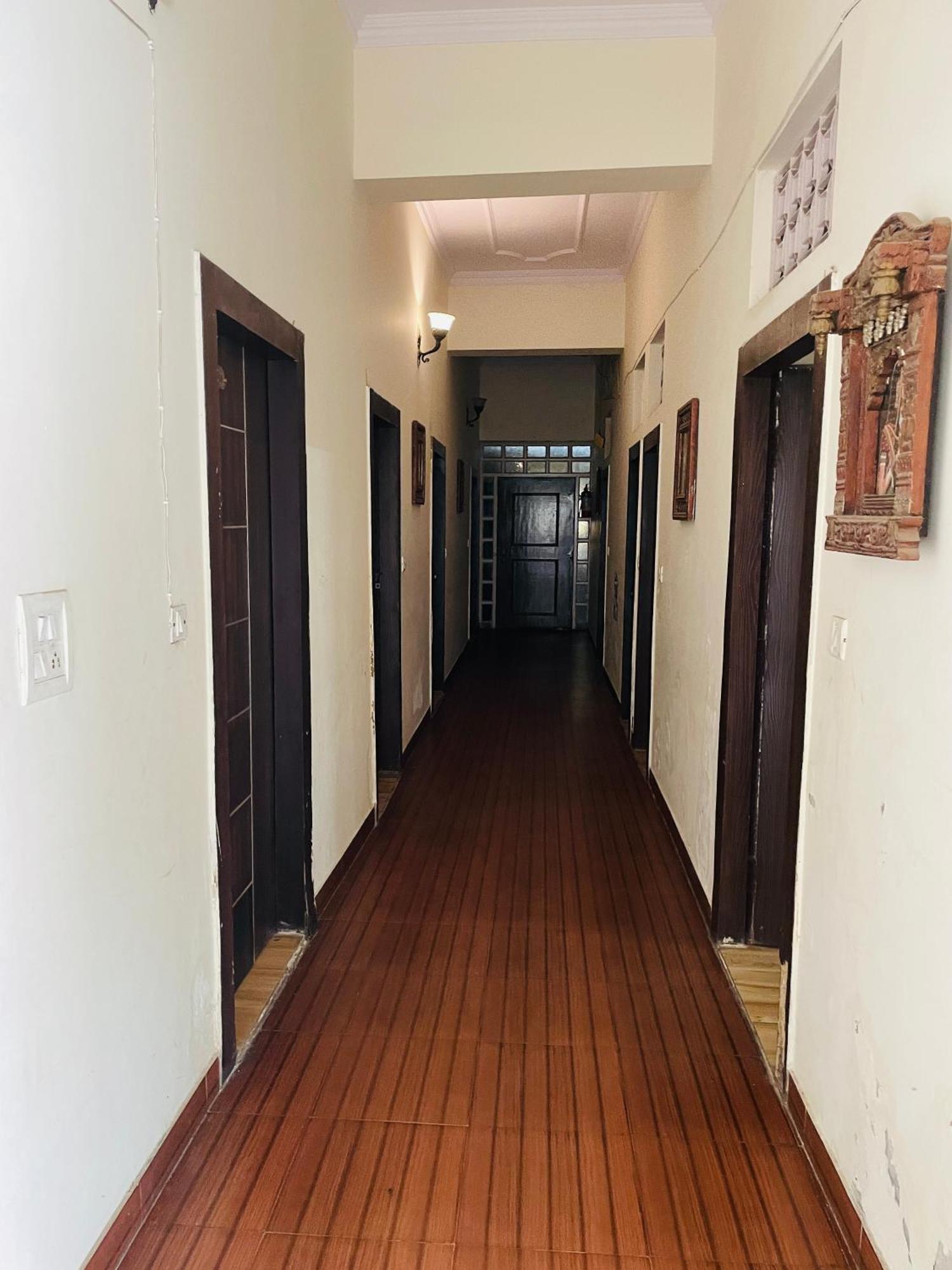 Wonderstar Affordable Near Tajmahal - Inhouse Parking With Free 5g Internet Agra (Uttar Pradesh)