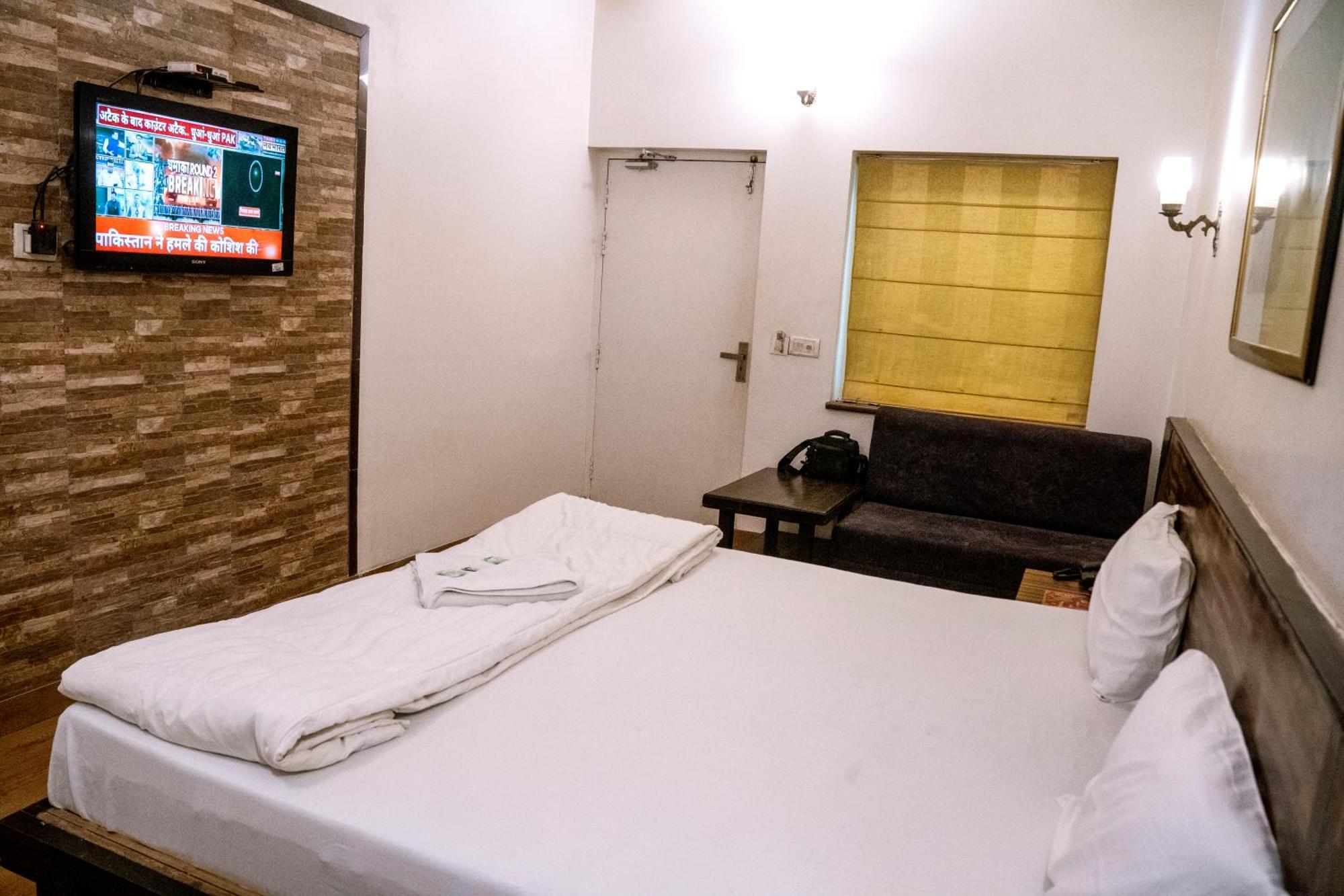 Eminent Hotel