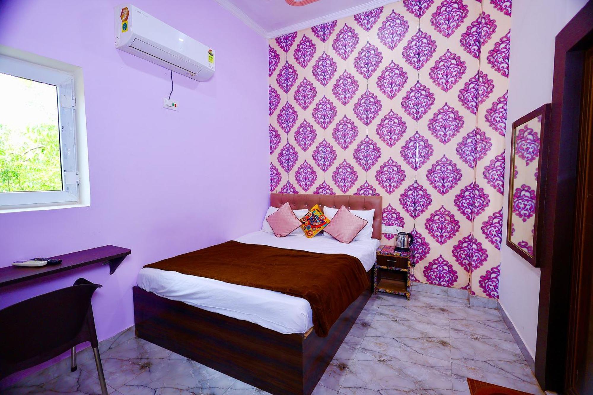 Sia Taj Nearest Taj Mahal Hotel 3*