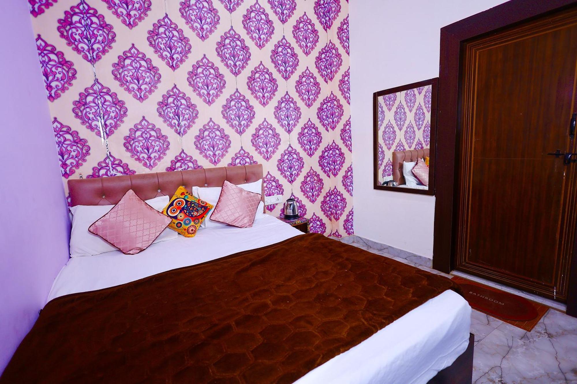 Sia Taj Nearest Taj Mahal Hotel 3*
