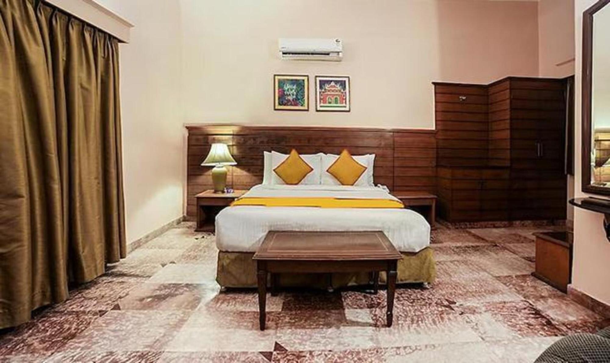 Fabhotel The Dayal - 24 Kms From Delhi Gate, 5 Kms From Hotel Agra (Uttar Pradesh)