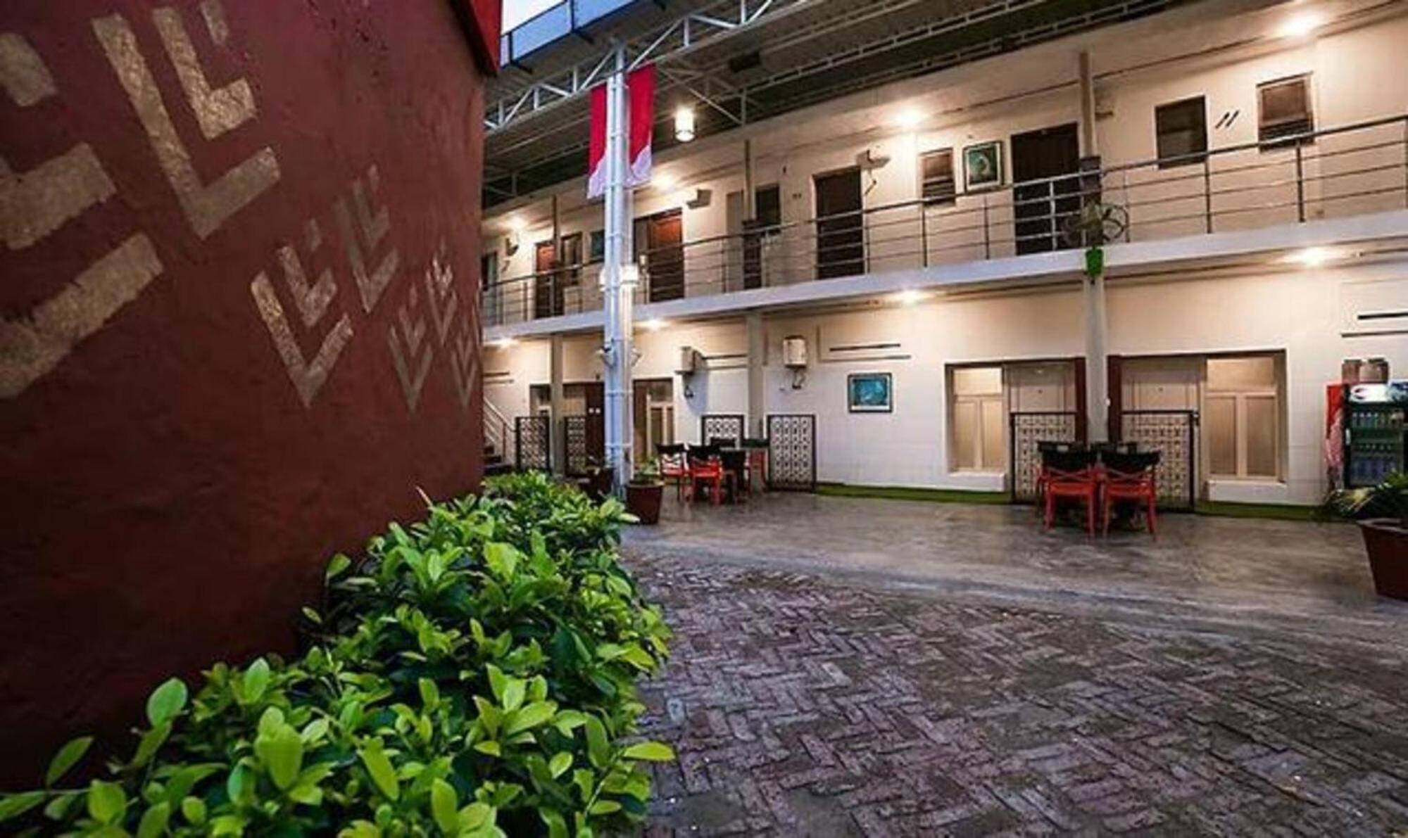 Hotel Fabhotel The Dayal - 24 Kms From Delhi Gate, 5 Kms From