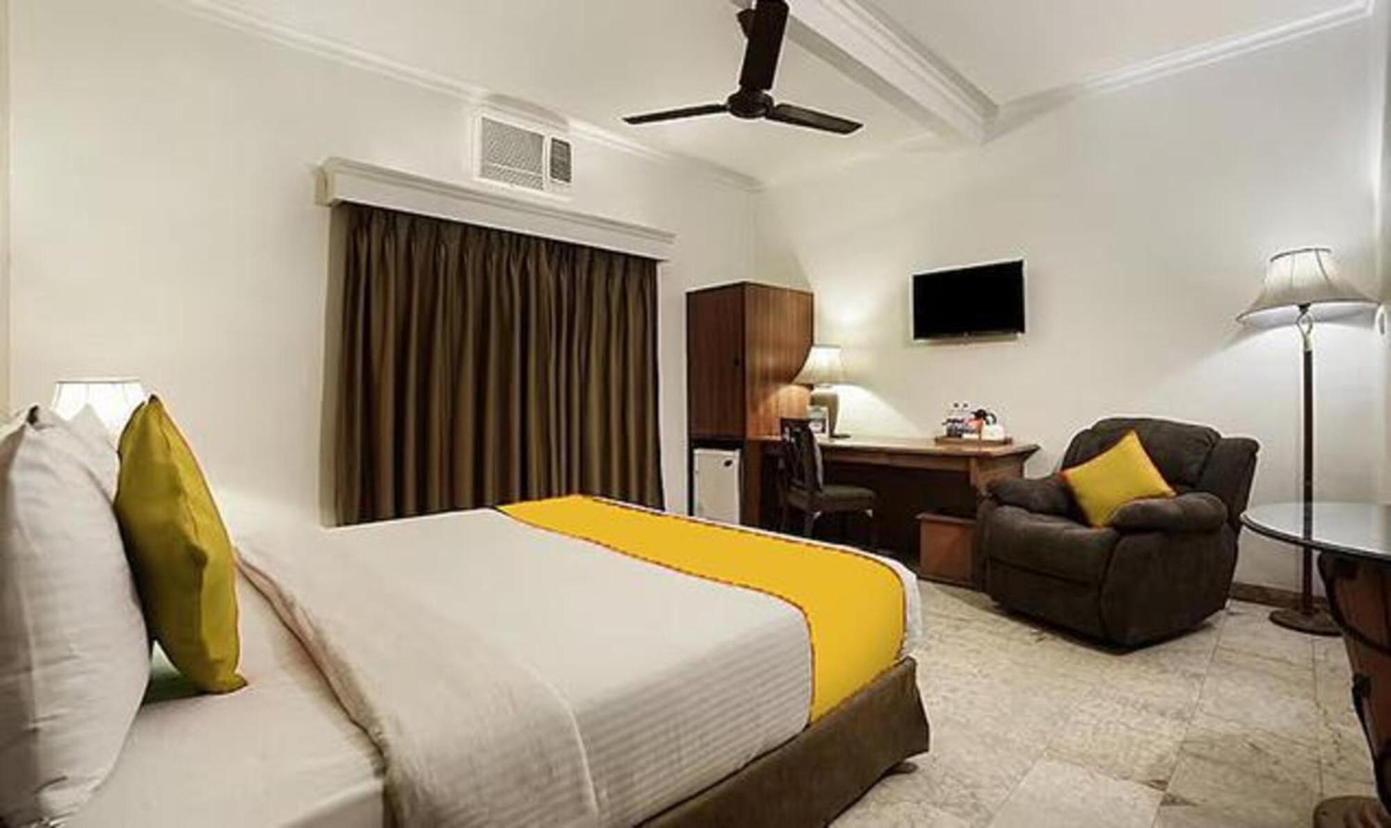 Hotel Fabhotel The Dayal - 24 Kms From Delhi Gate, 5 Kms From 4*