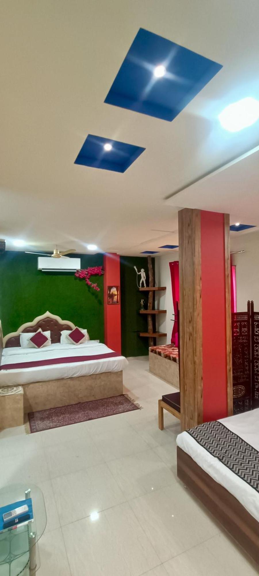 The Hideout - Near Taj Homestay