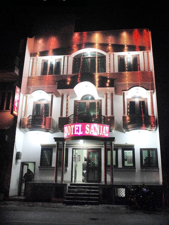 Sanjay Hotel *