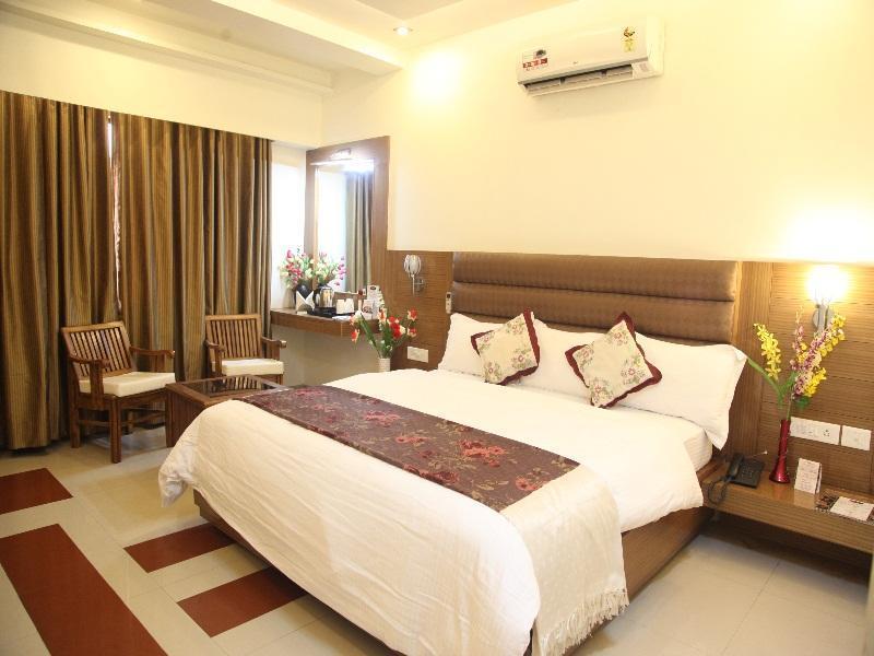 Poonam Plaza 2*