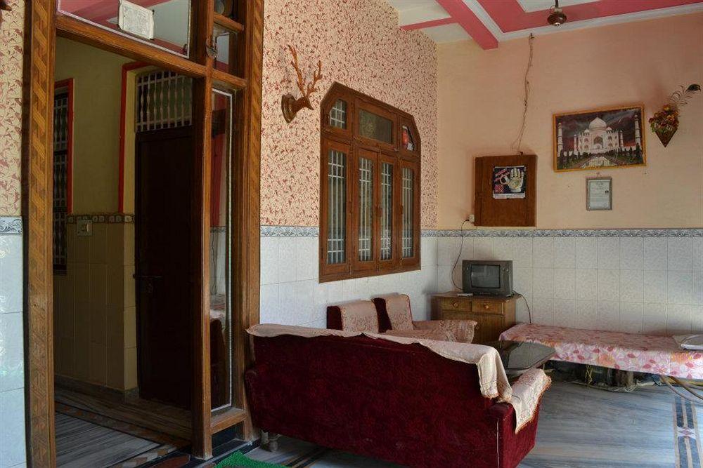 Hostel Friends & Agra (Uttar Pradesh)
