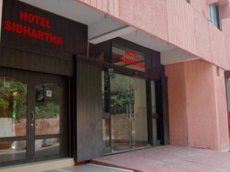 Sidhartha Walking Distance From Tajmahal Hotel