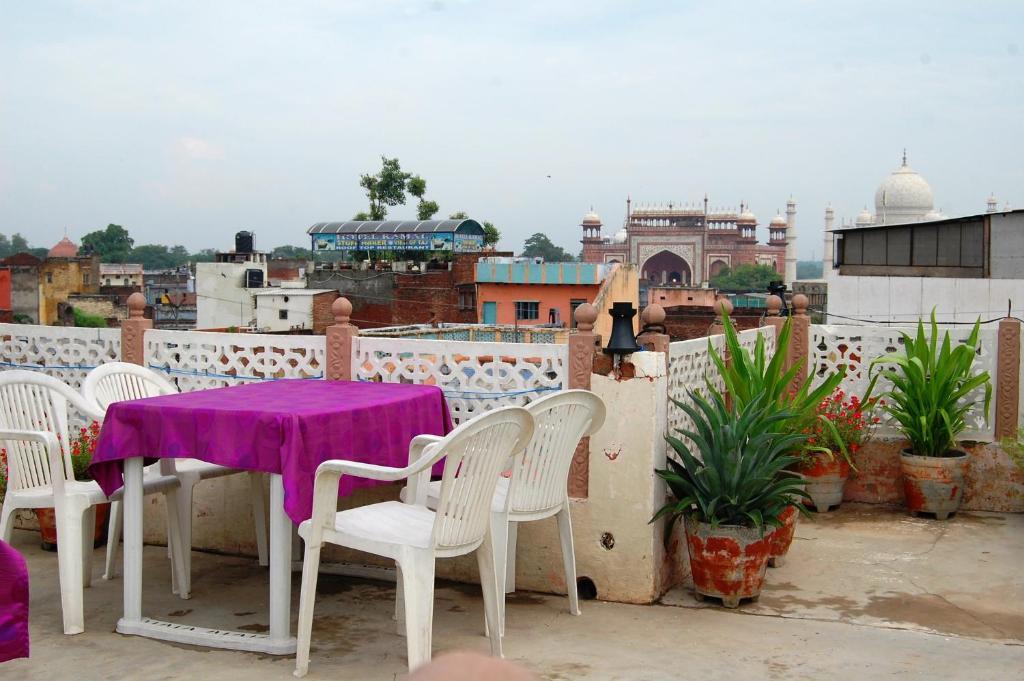 Sai Palace Walking Distance From Taj Mahal--view Of Taj Mahal *