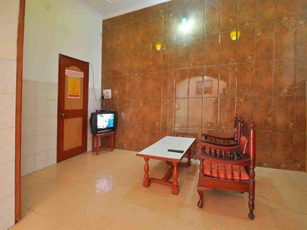 Sidhartha Walking Distance From Tajmahal Hotel 2*