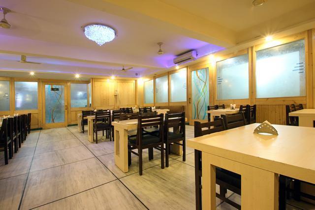 Hotel S R Palace 3*