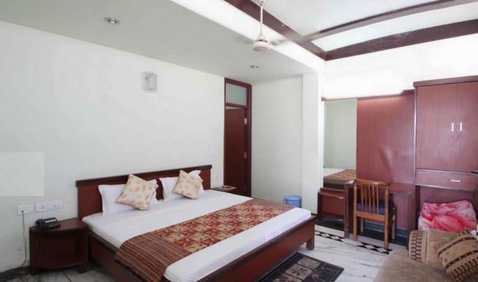 Hotel S R Palace Agra (Uttar Pradesh)