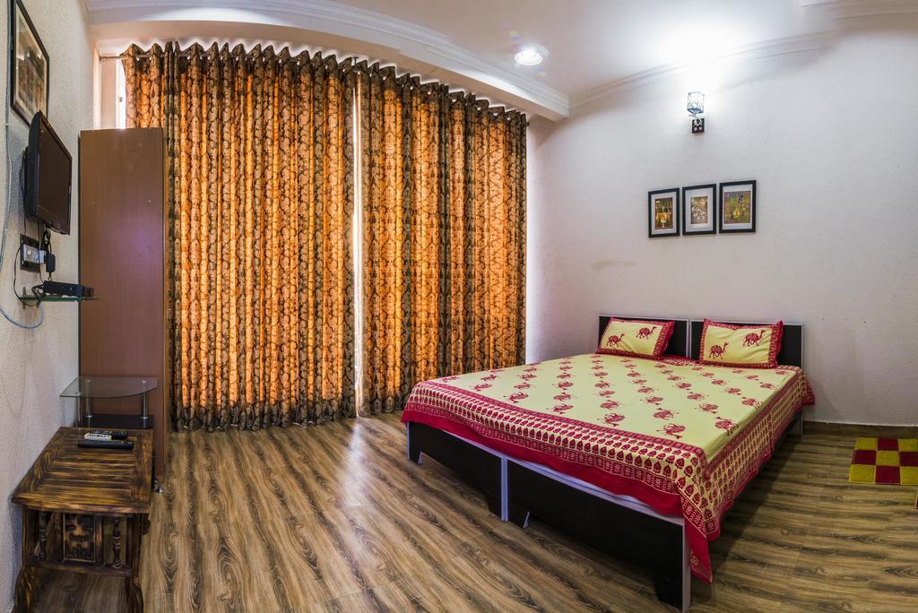 Tuk Tuk Homestay *