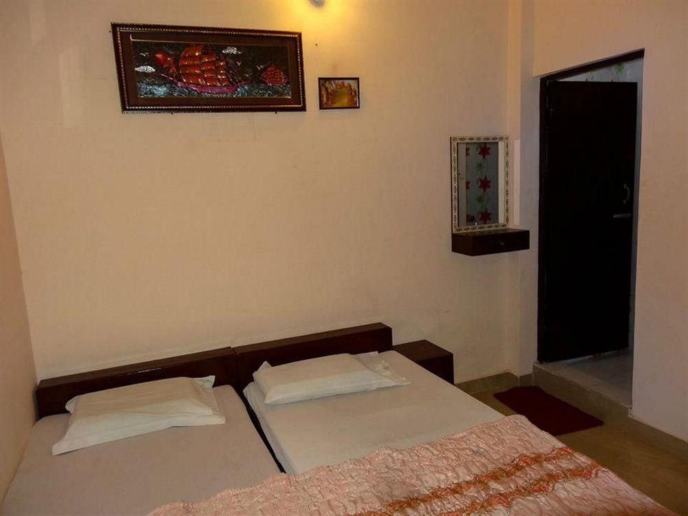 Friends & Hostel Agra (Uttar Pradesh)