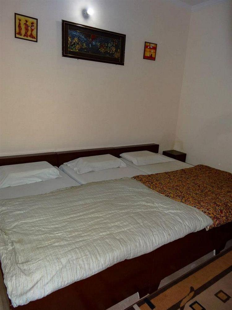 Friends & Hostel Agra (Uttar Pradesh)