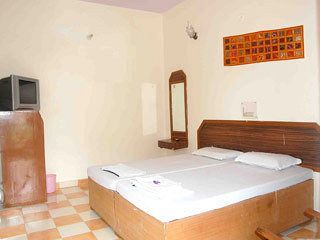 Sidhartha Walking Distance From Tajmahal Hotel