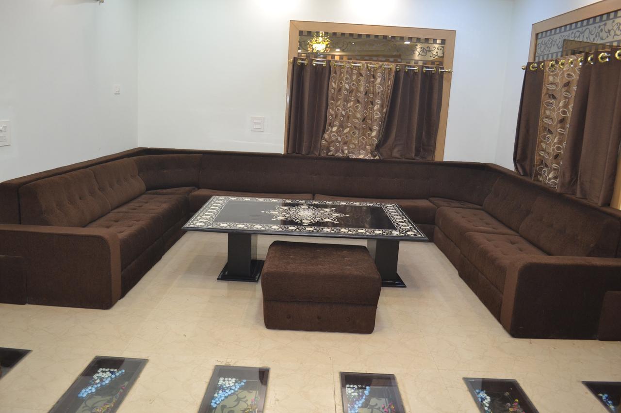 Taj Square A Luxurious Family
