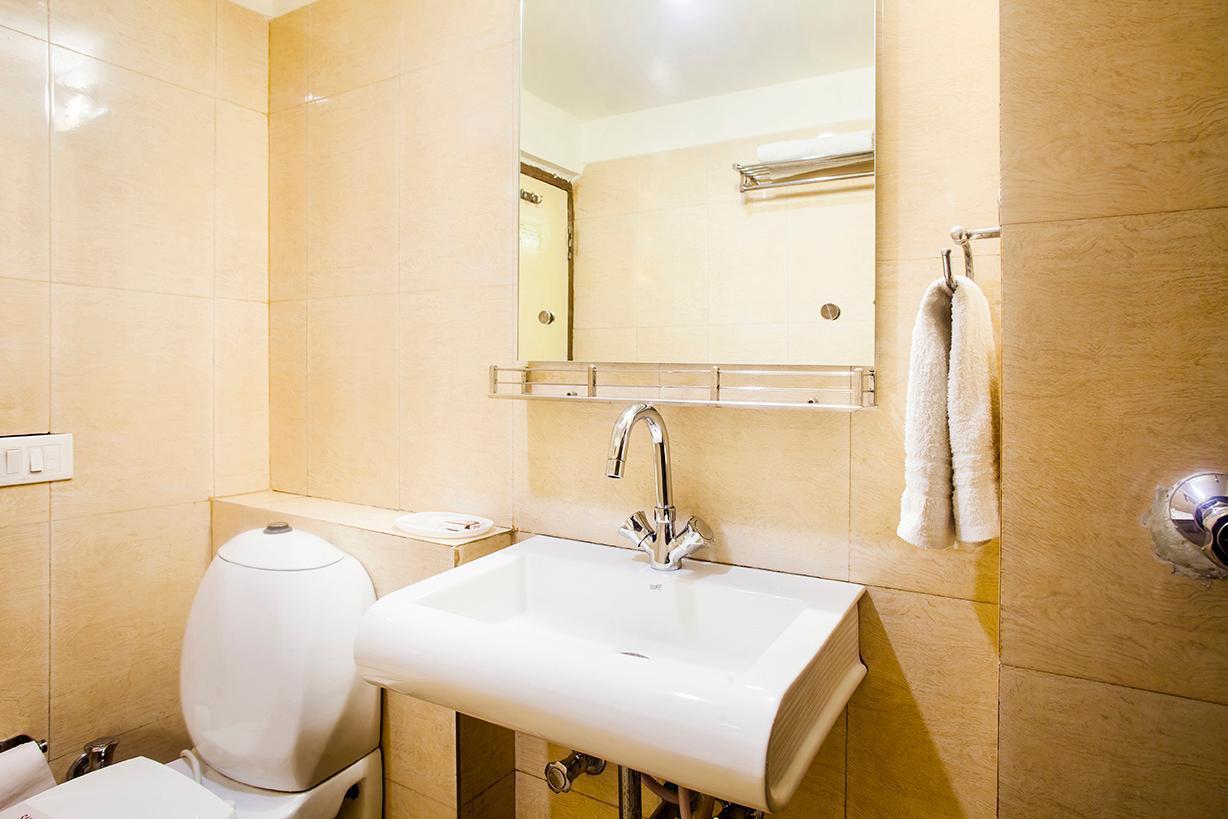 Inn Poonam Plaza 2*