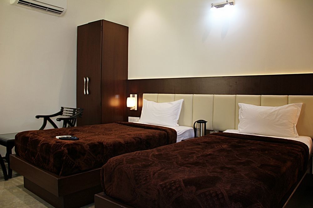 Hotel Taj Heights