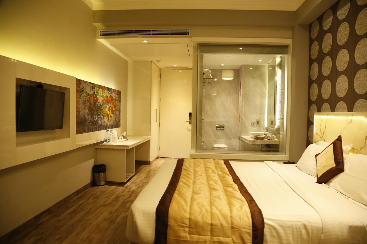 Orange Hotel 3*