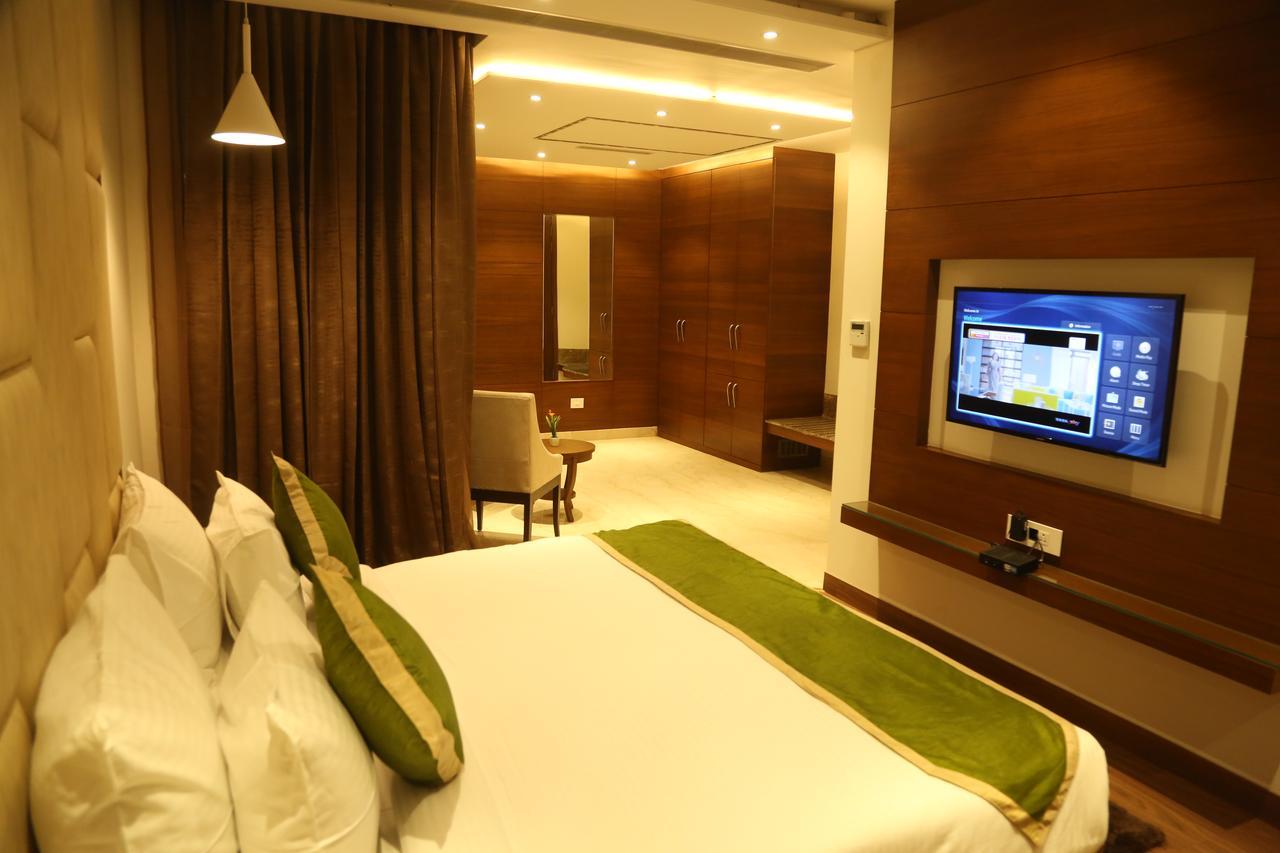 Maple Grand Hotel 3*