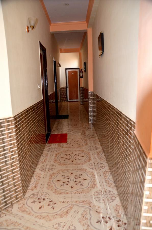 Fabhotel Sarwan