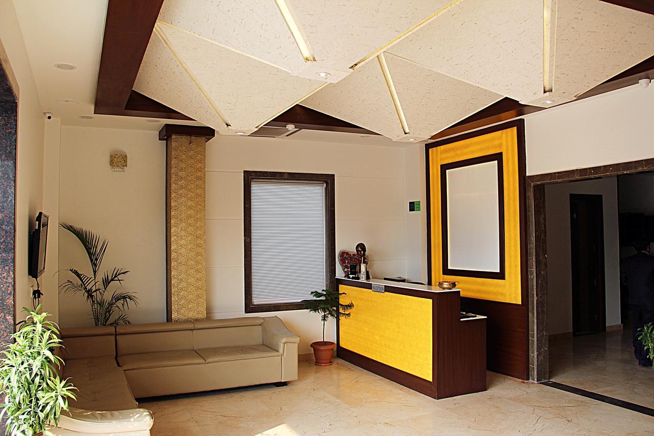 Taj Heights 3*