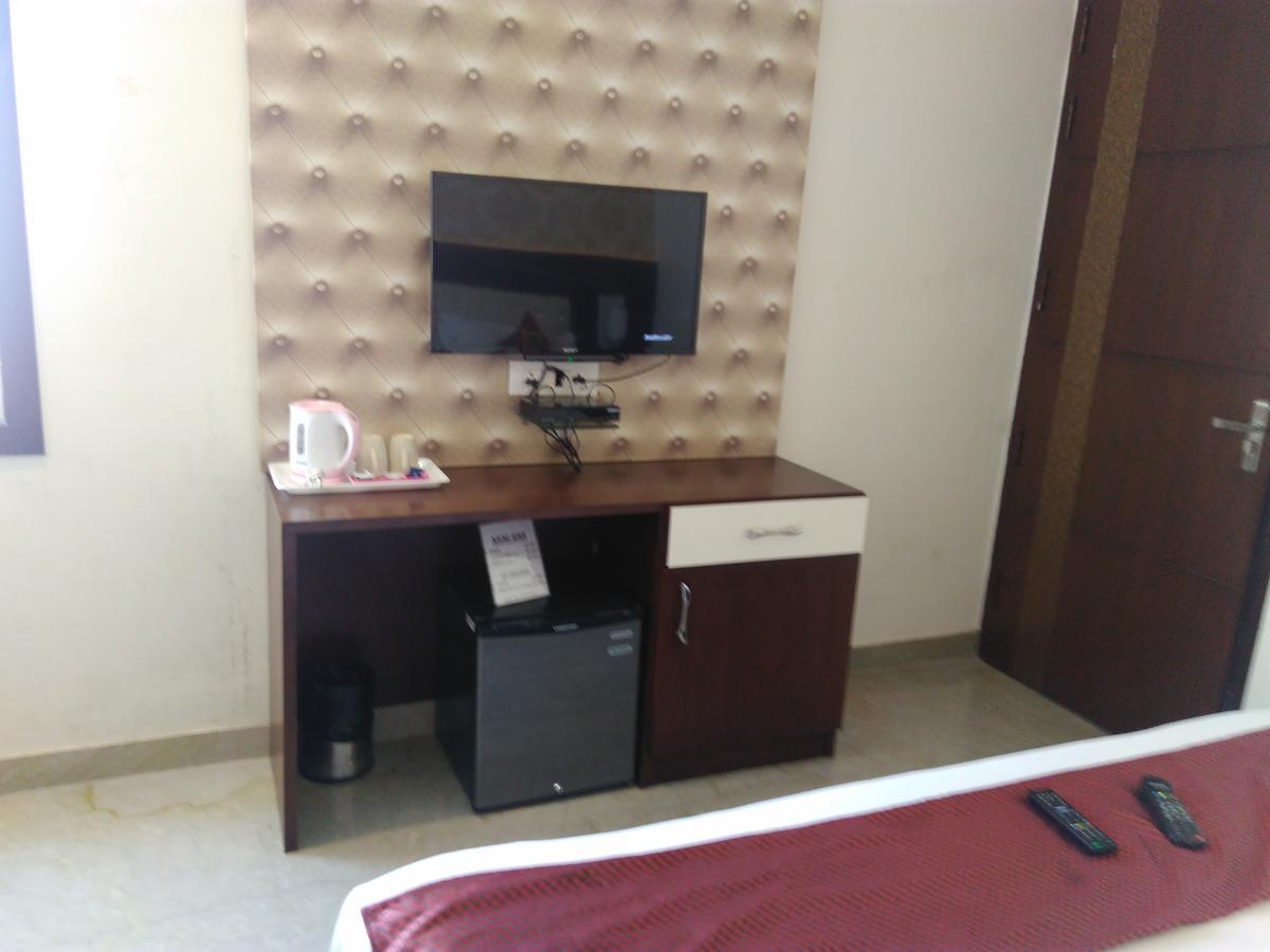 Taj Heights 3*