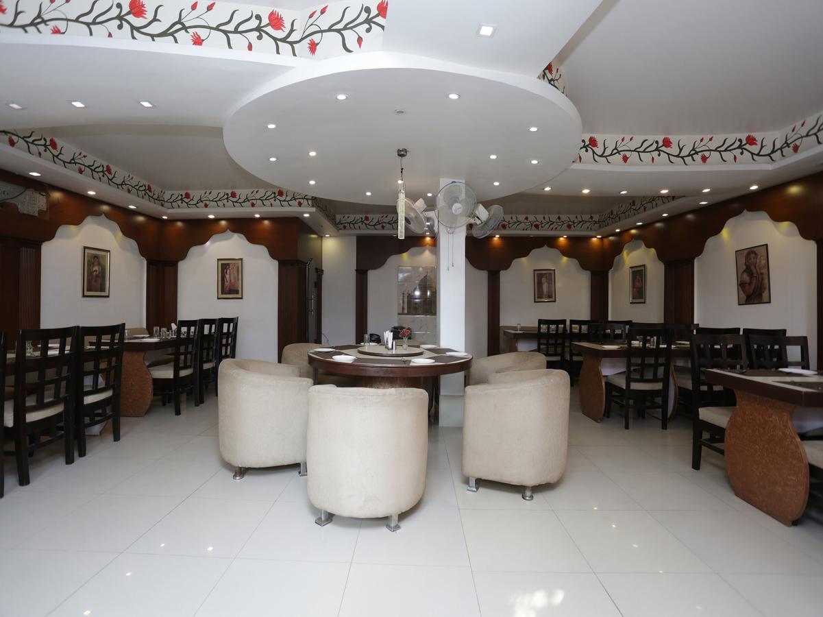 Oyo 12221 M House Hotel 3*