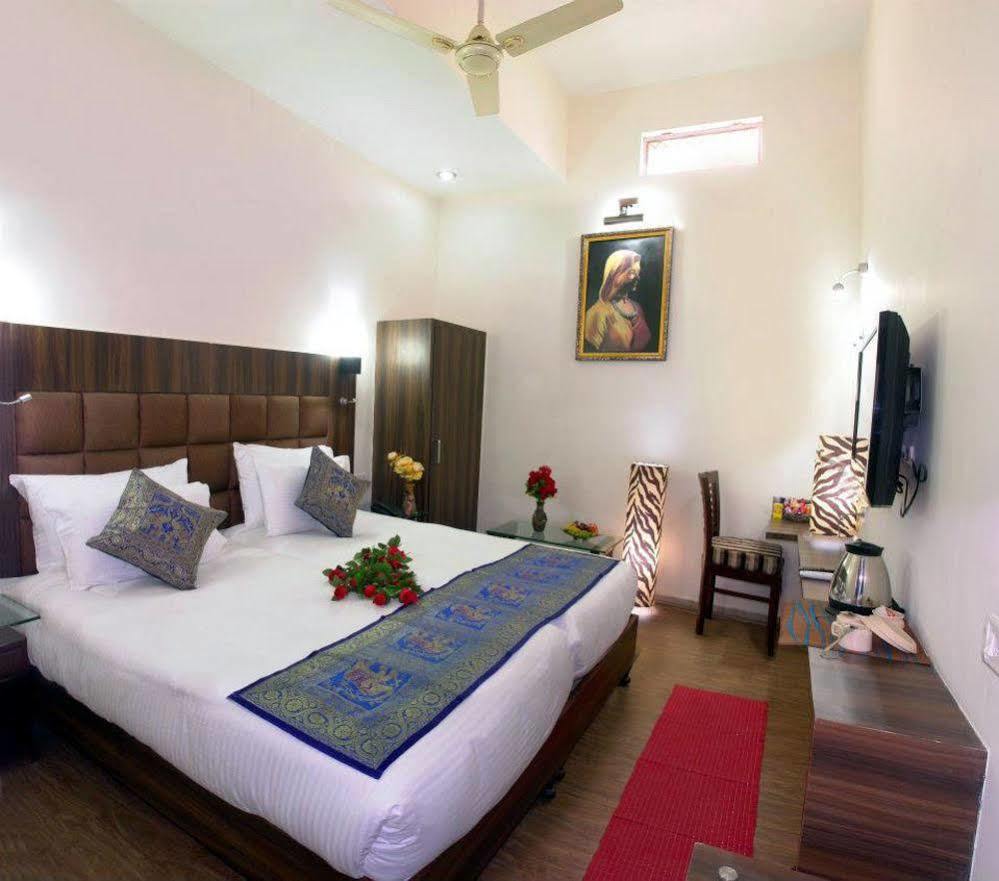 Dolphinn Agra Hotel 3*
