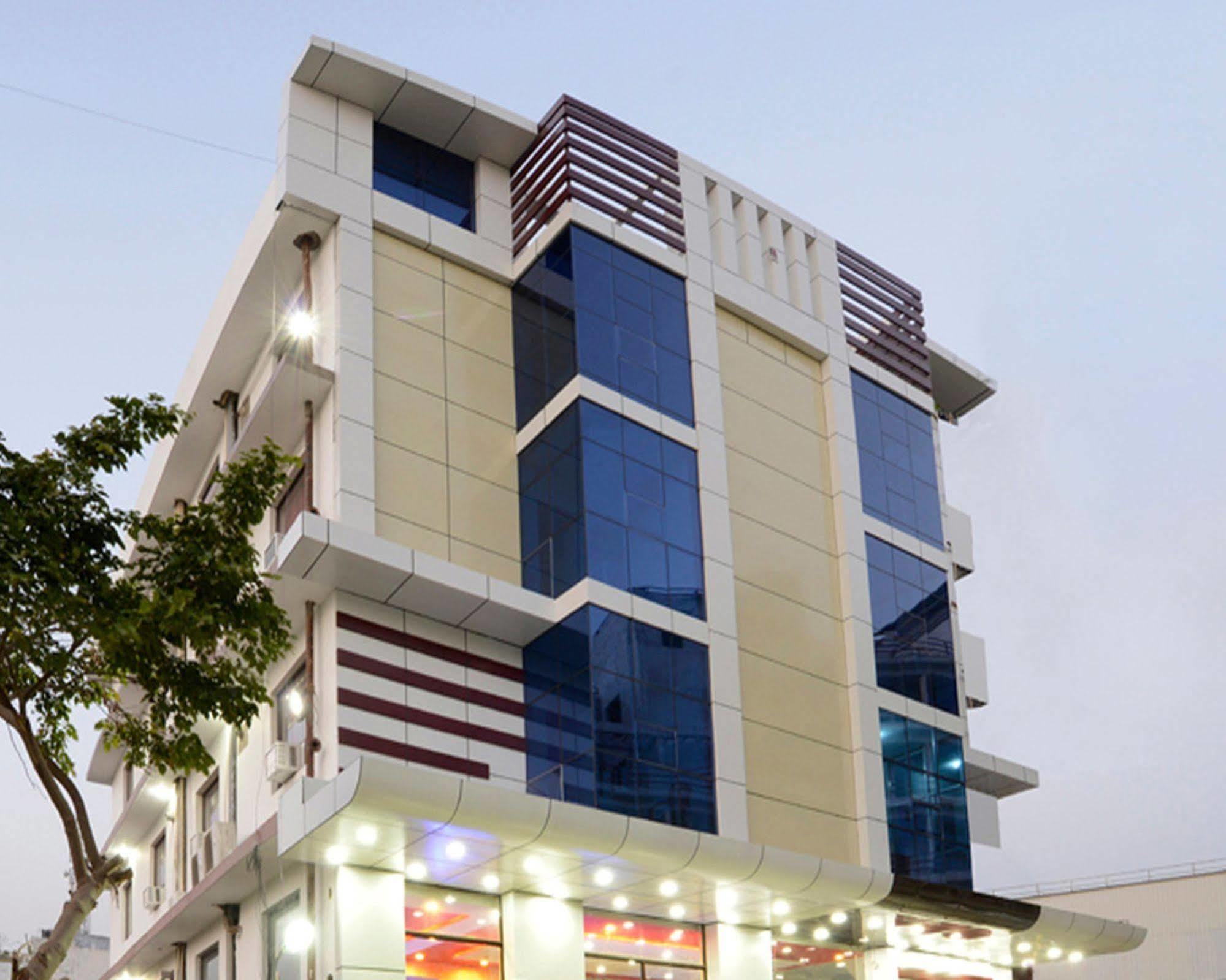 Hotel Taj Galaxy 3*