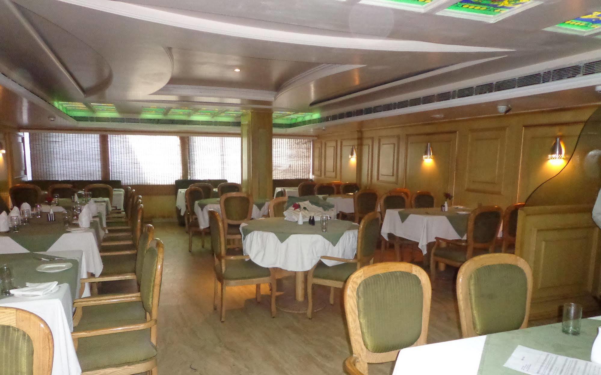 Oyo 11647 Metro Hotel Agra (Uttar Pradesh)