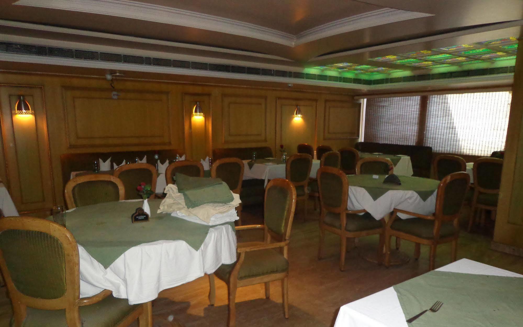 Hotel Oyo 11647 Metro Agra (Uttar Pradesh)