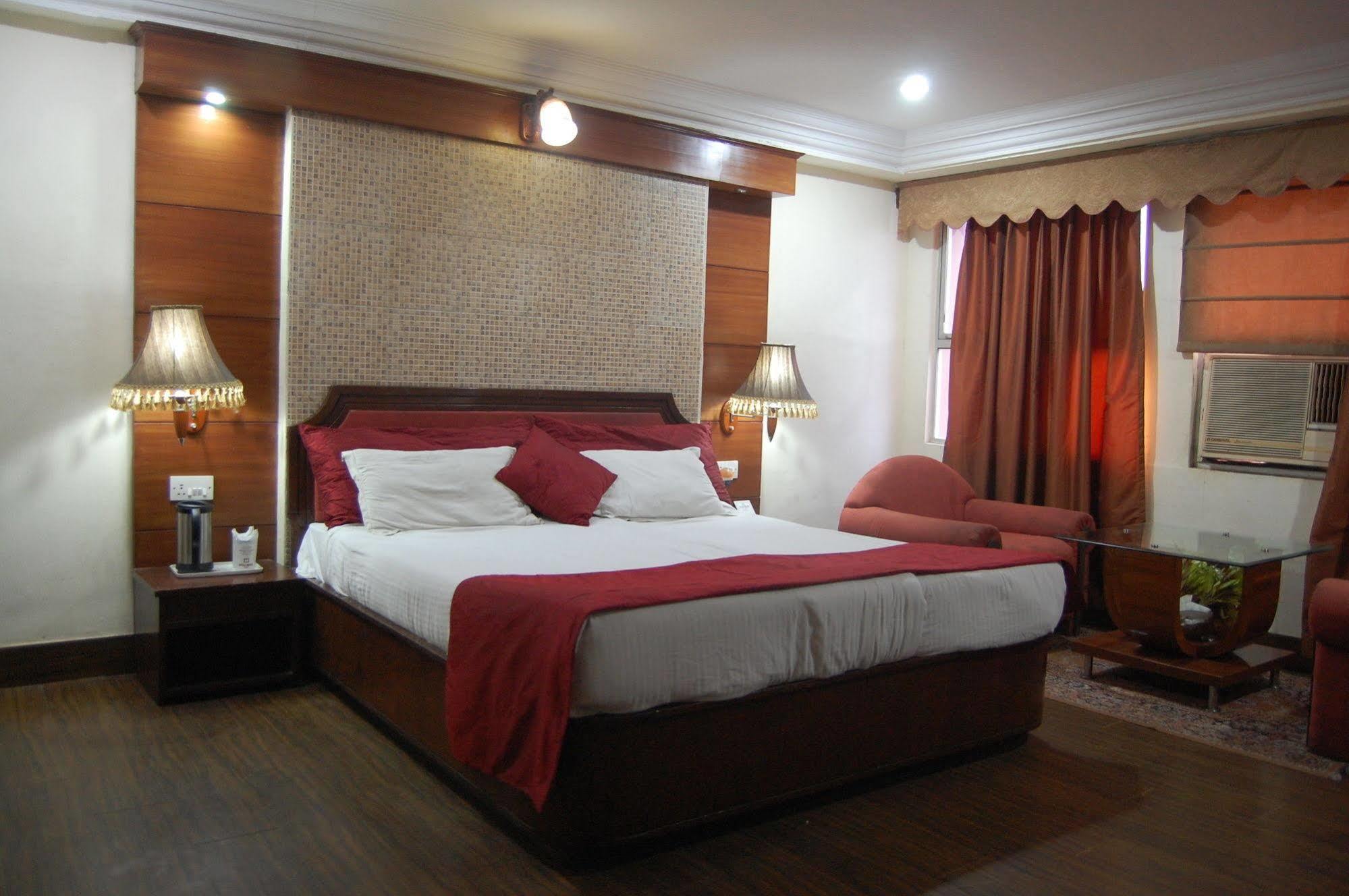 Oyo 11647 Metro Hotel 2*