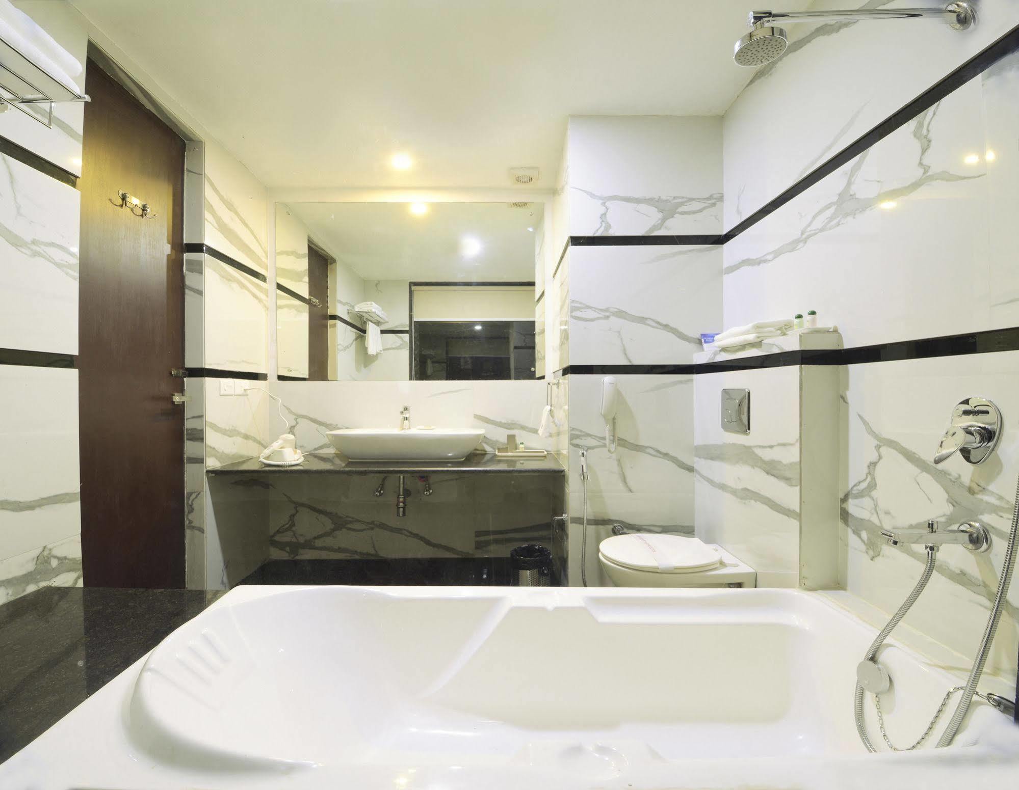 Hotel Crimson Palace 3*