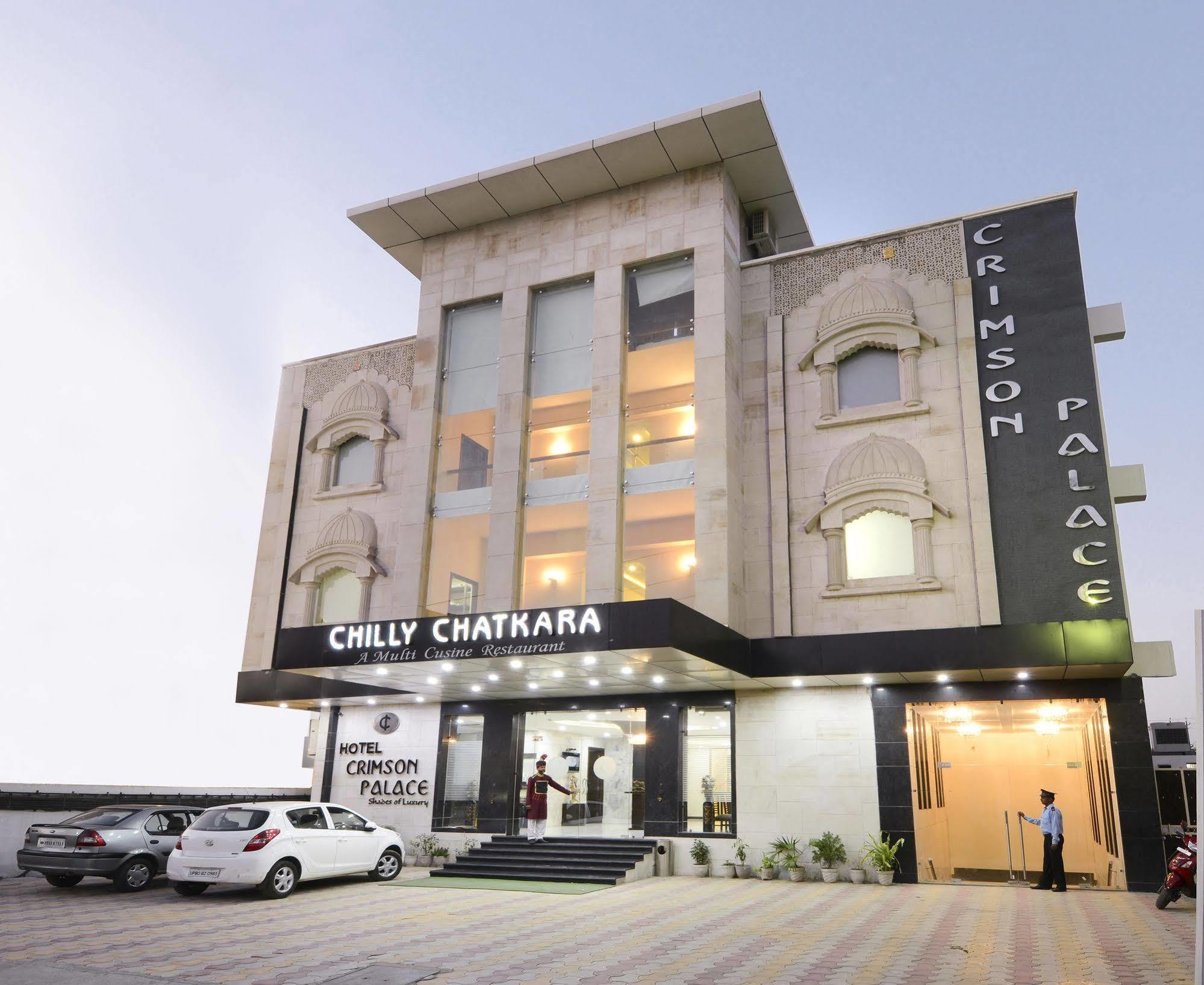 Crimson Palace Hotel 3*
