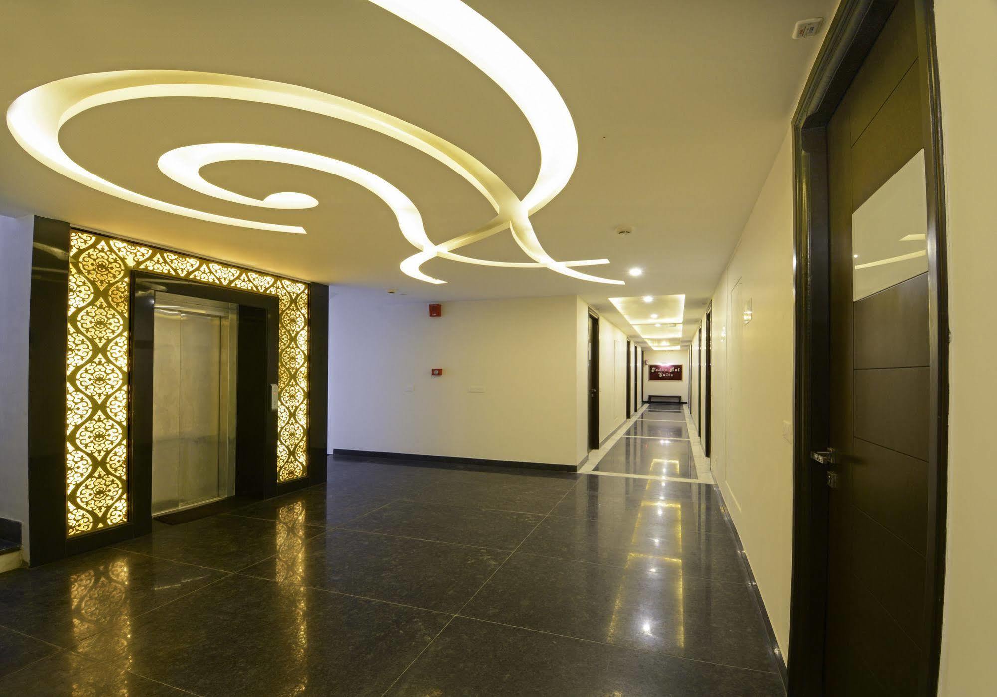 Crimson Palace Hotel 3*