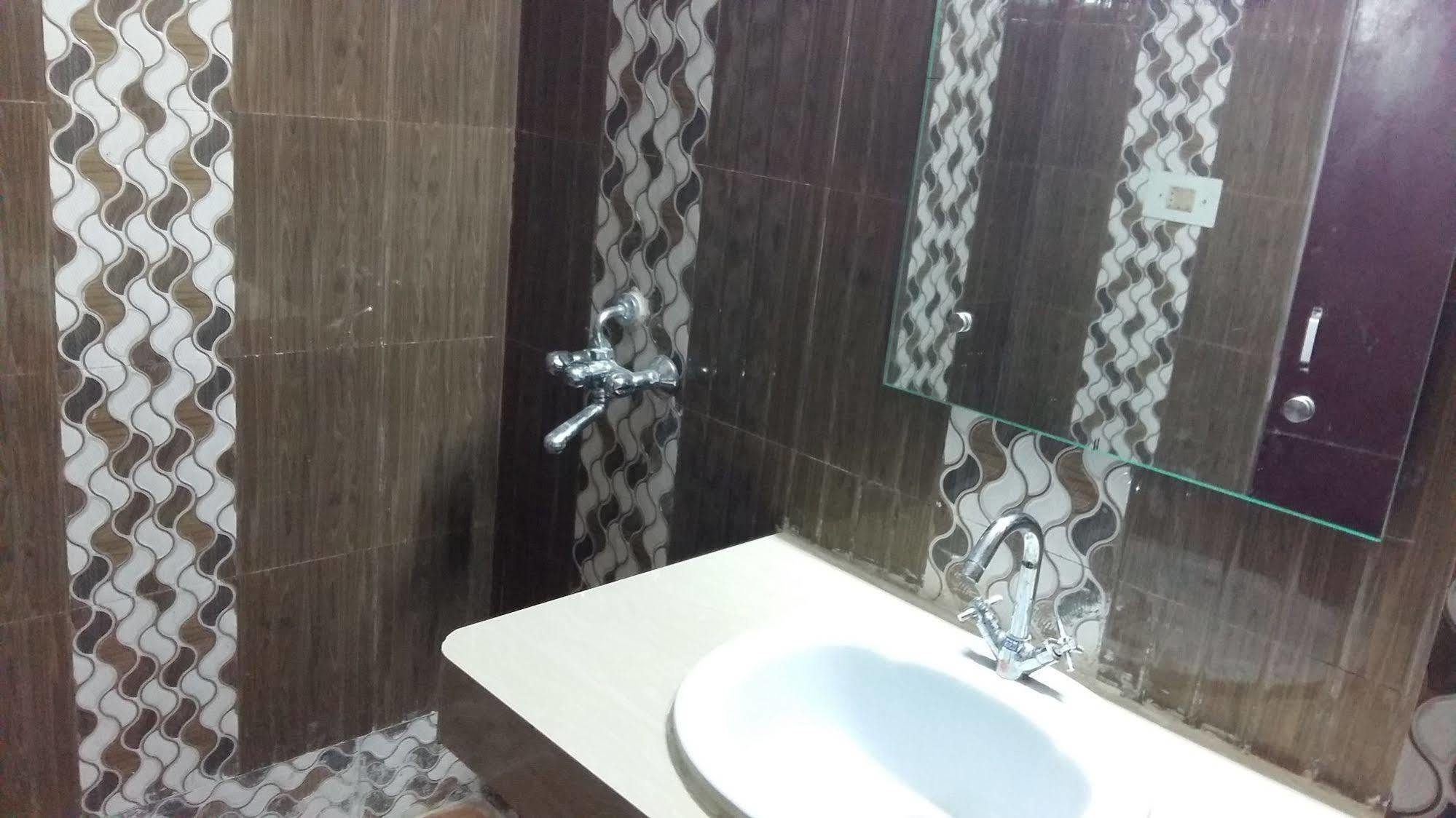 Safari Hotel Agra (Uttar Pradesh)