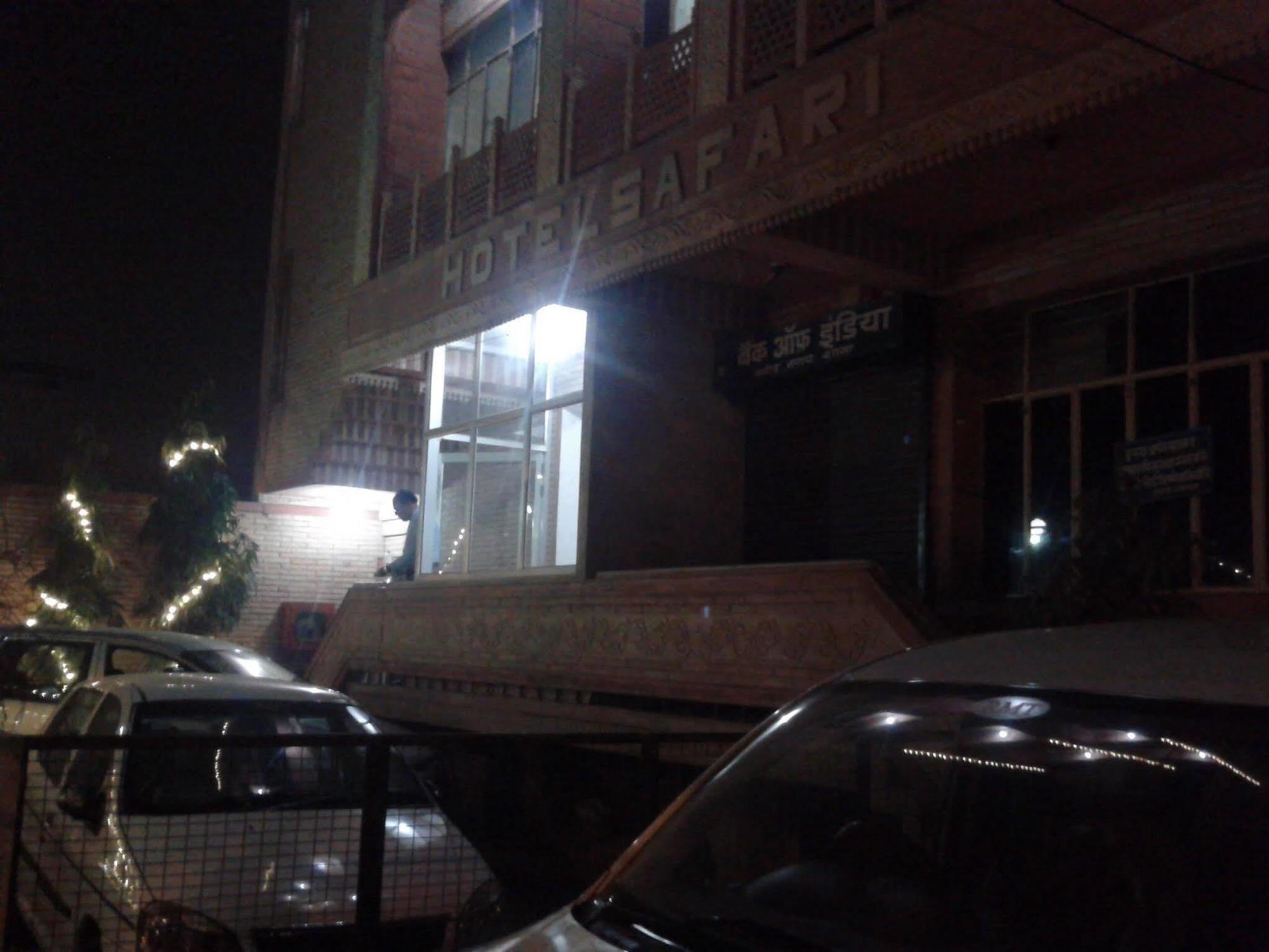 Safari Hotel *