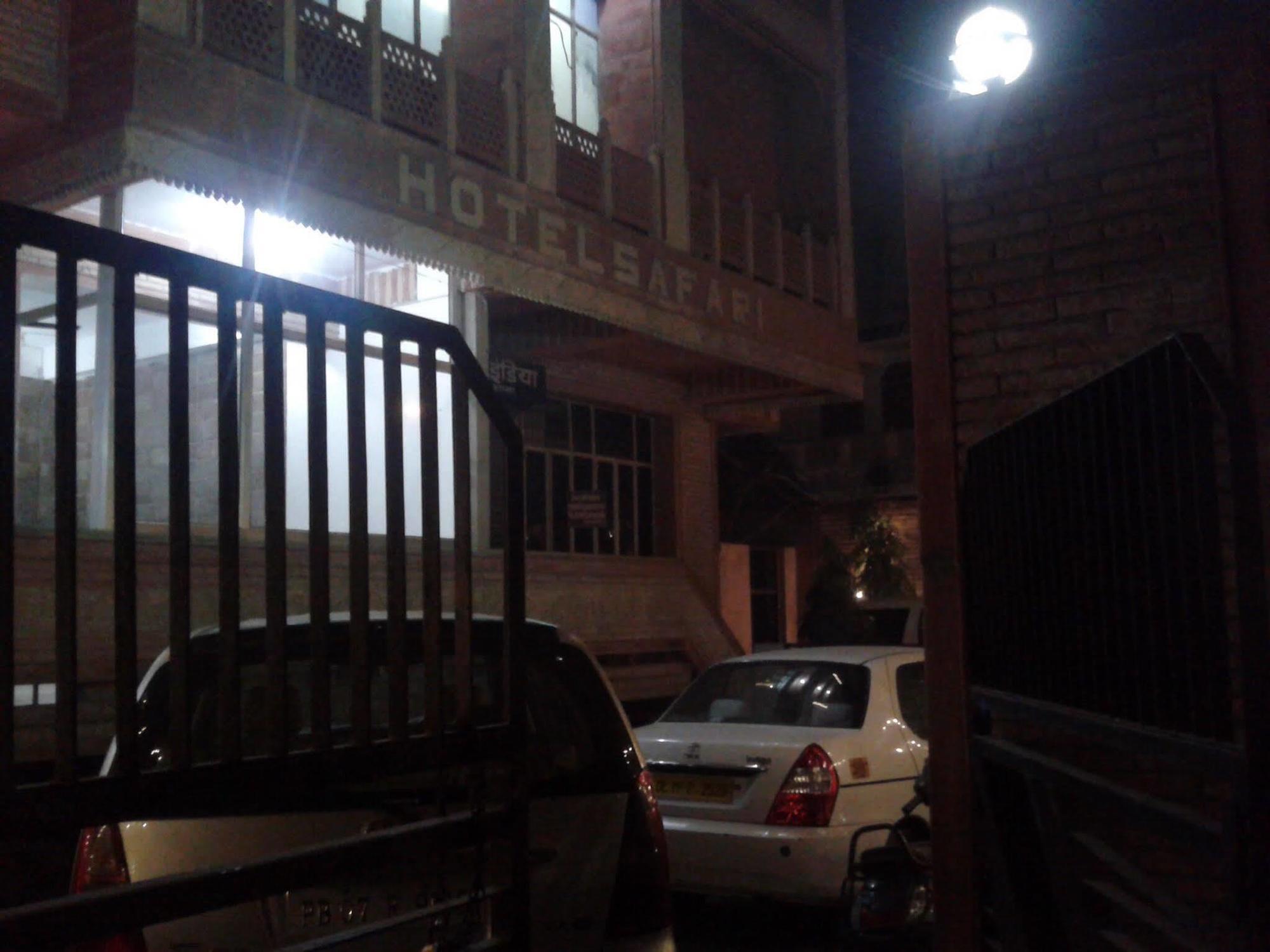 Hotel Safari Agra (Uttar Pradesh)