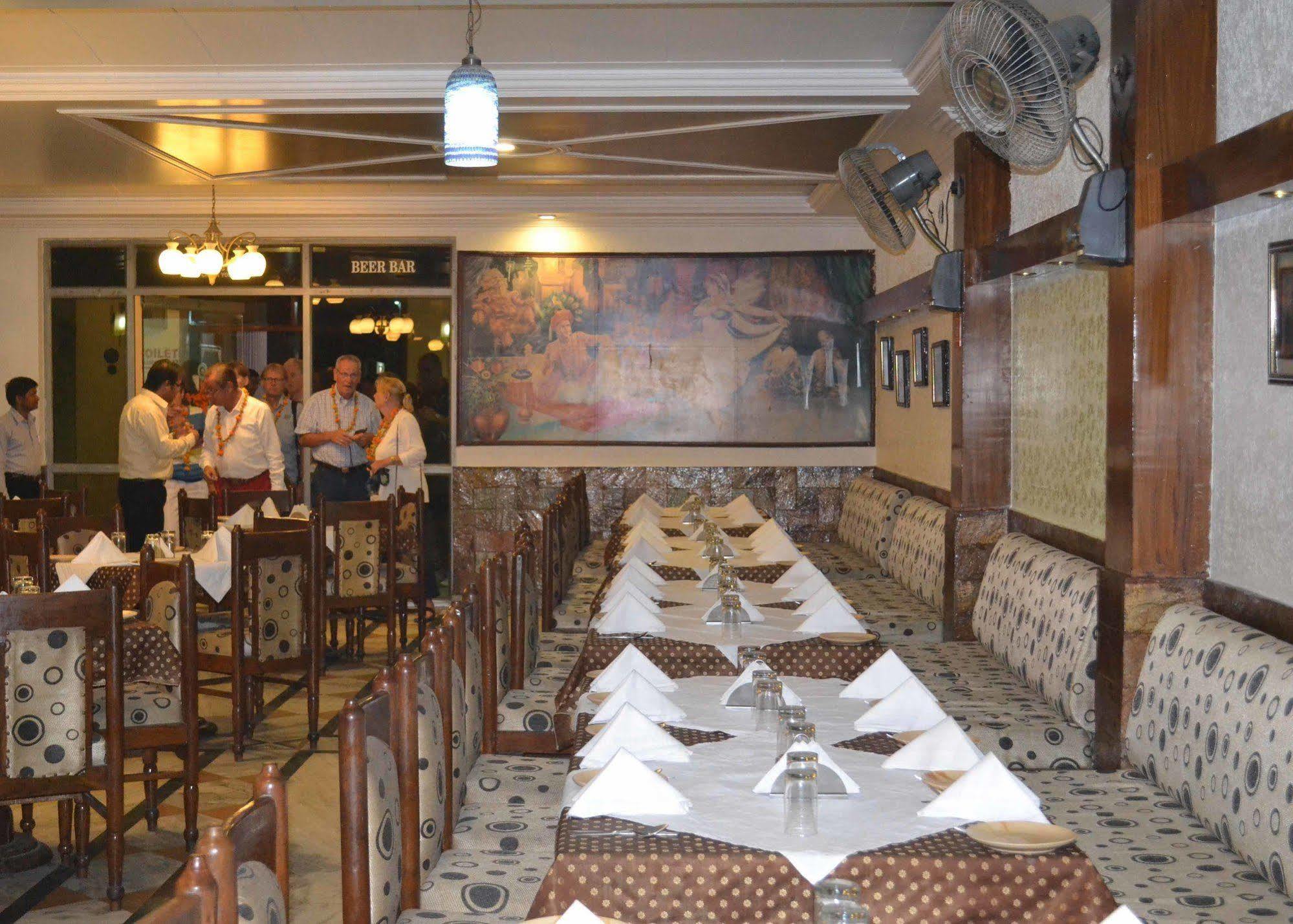 Hotel Priya 3*