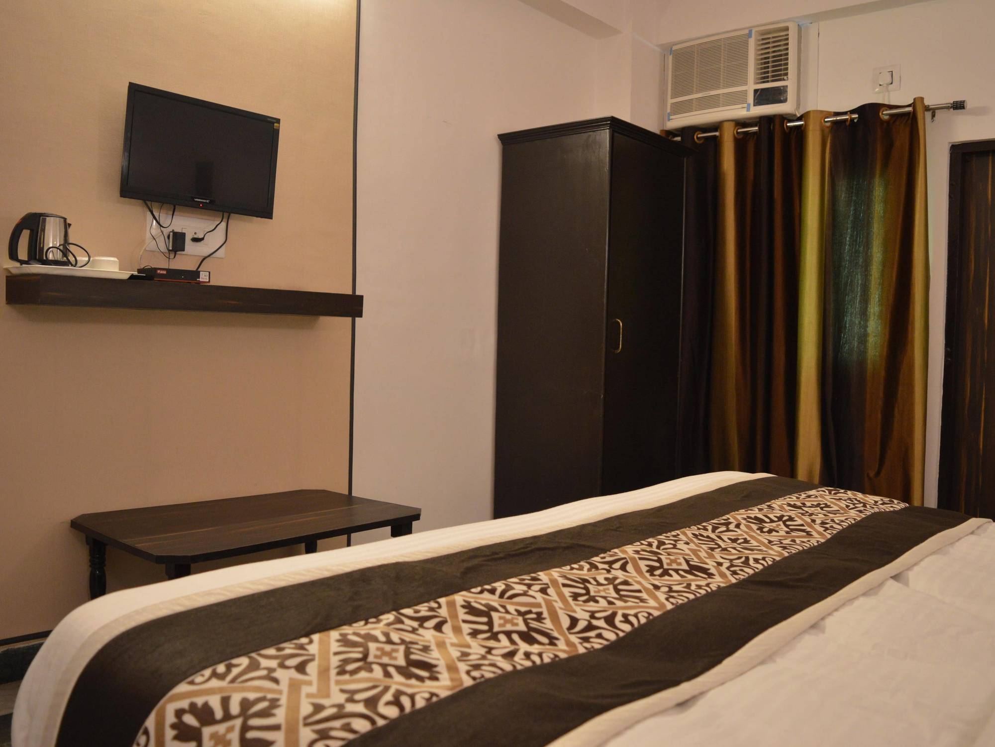 Hotel Priya