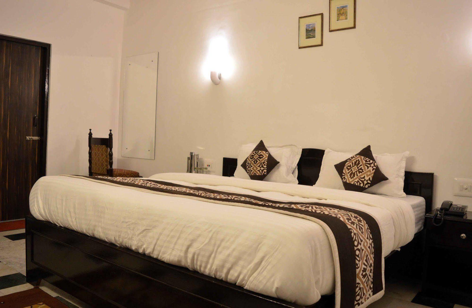 Priya Hotel Agra (Uttar Pradesh)