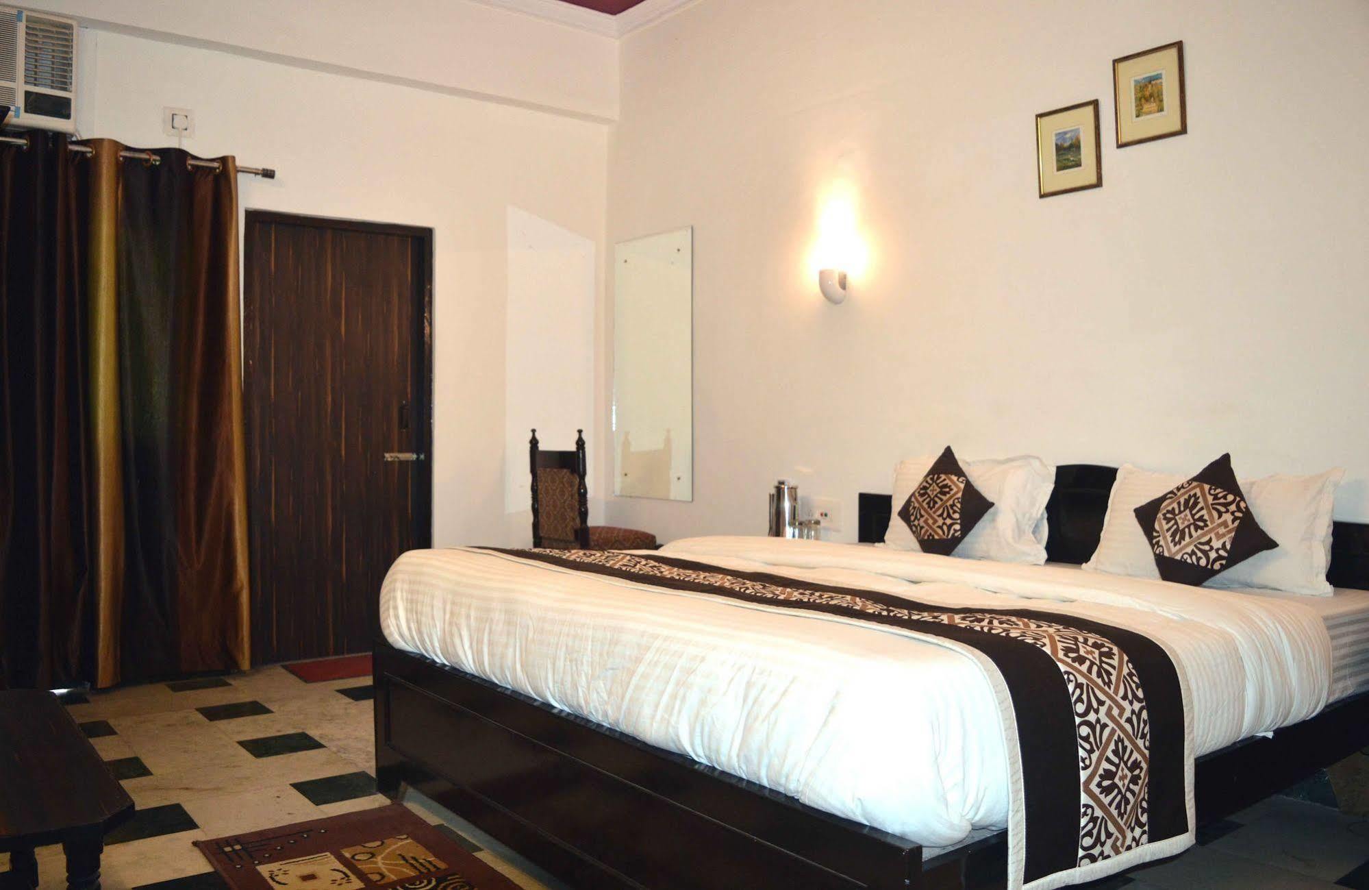 Priya Hotel 3*