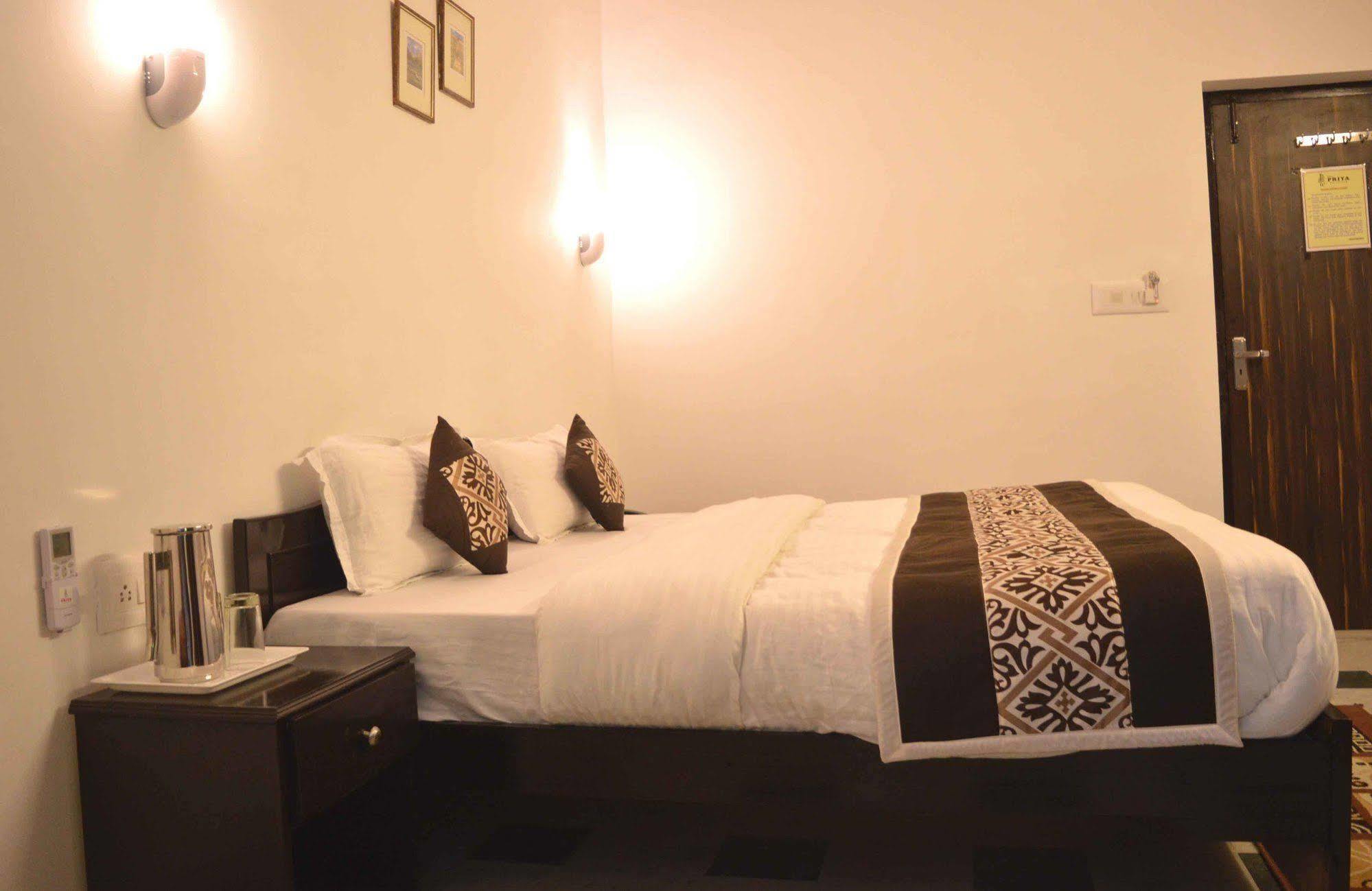 Hotel Priya 3*