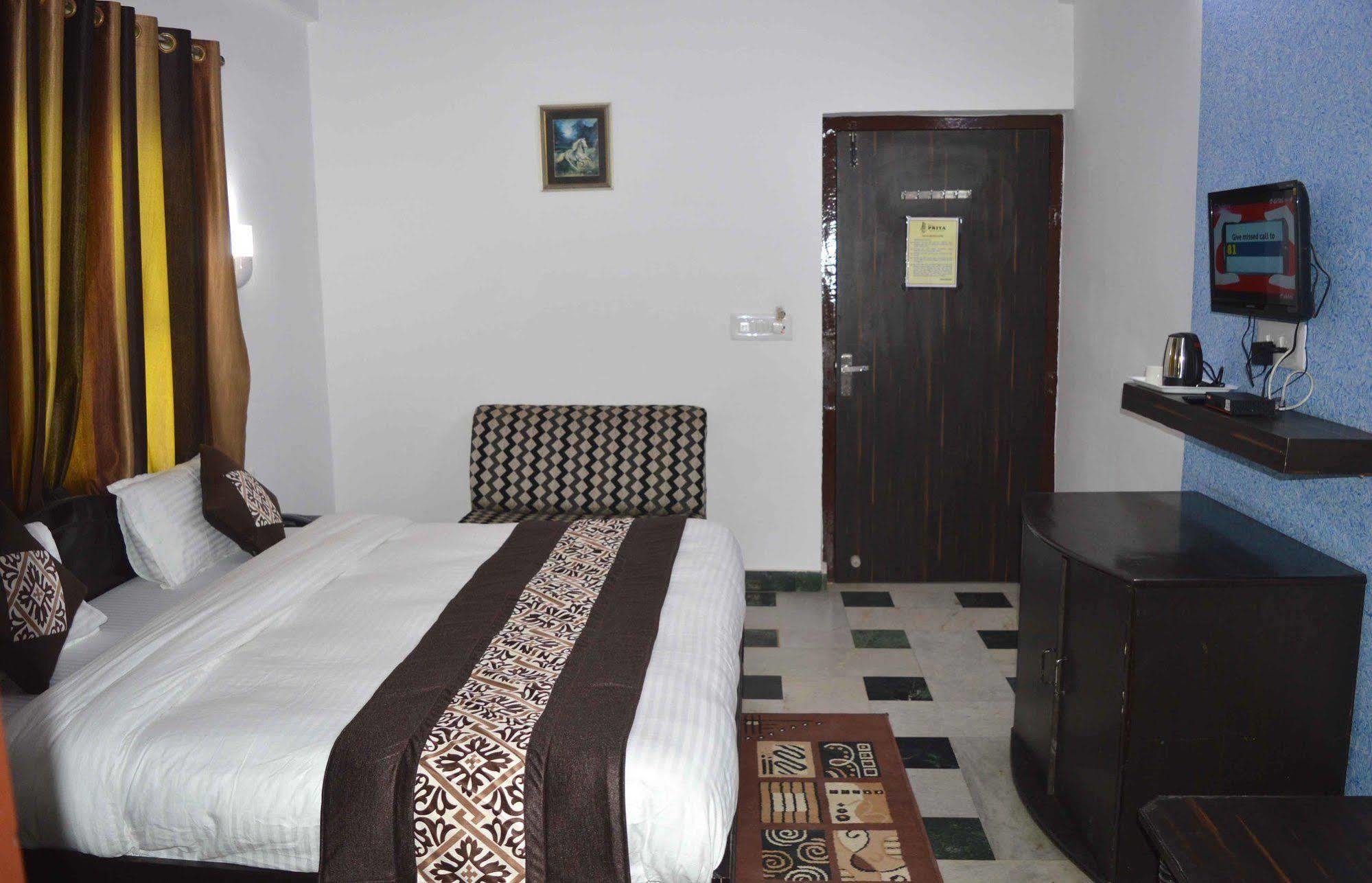 Hotel Priya 3*