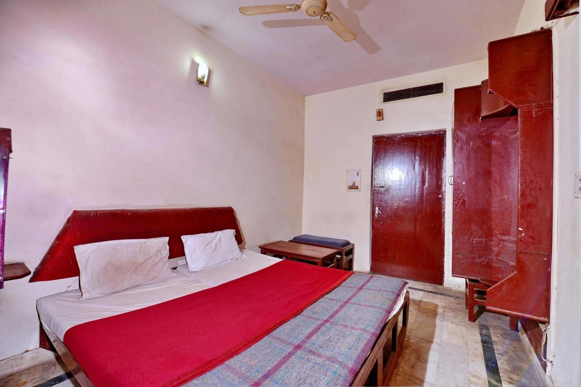 Aditya Palace Hotel Agra (Uttar Pradesh)