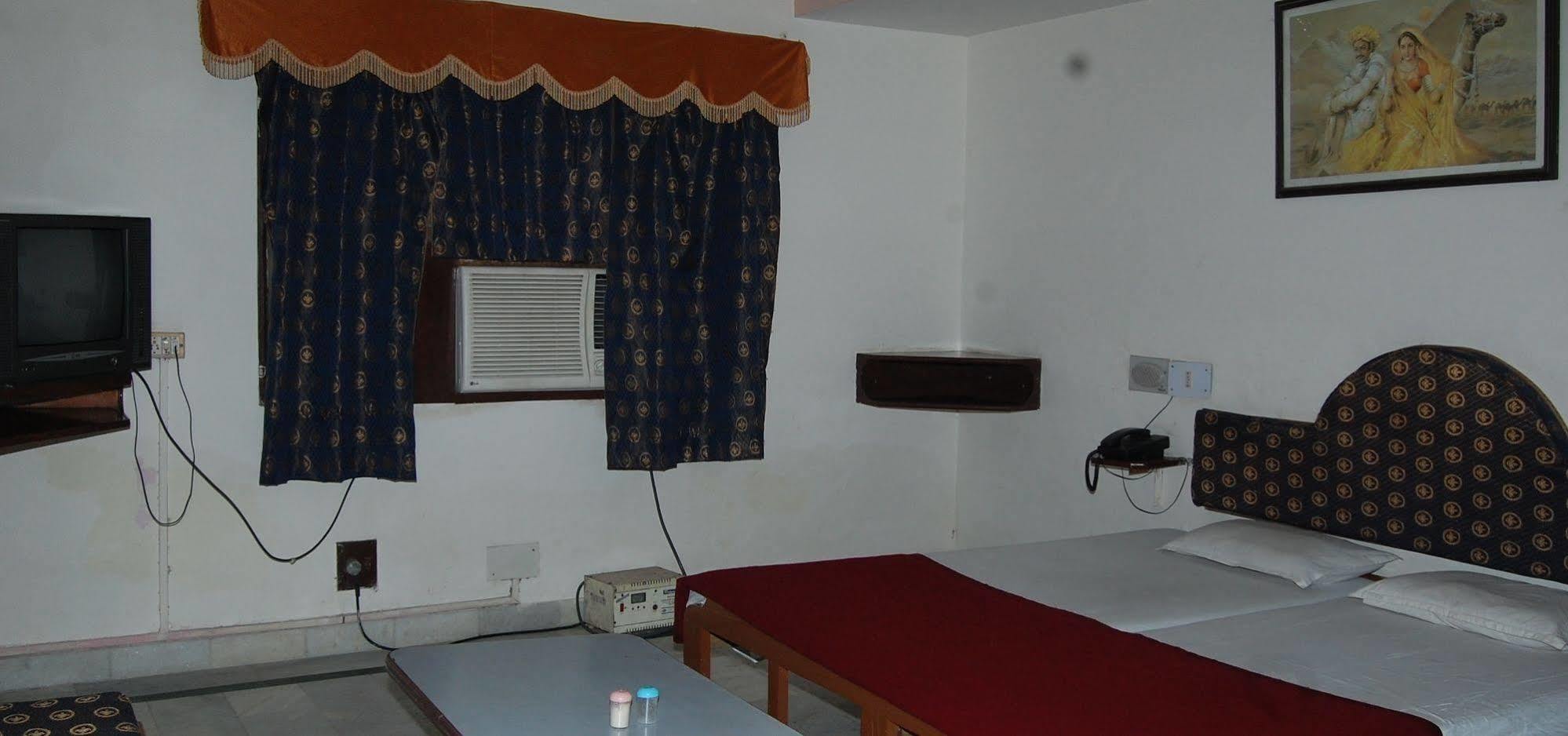 Aditya Palace * Agra (Uttar Pradesh)