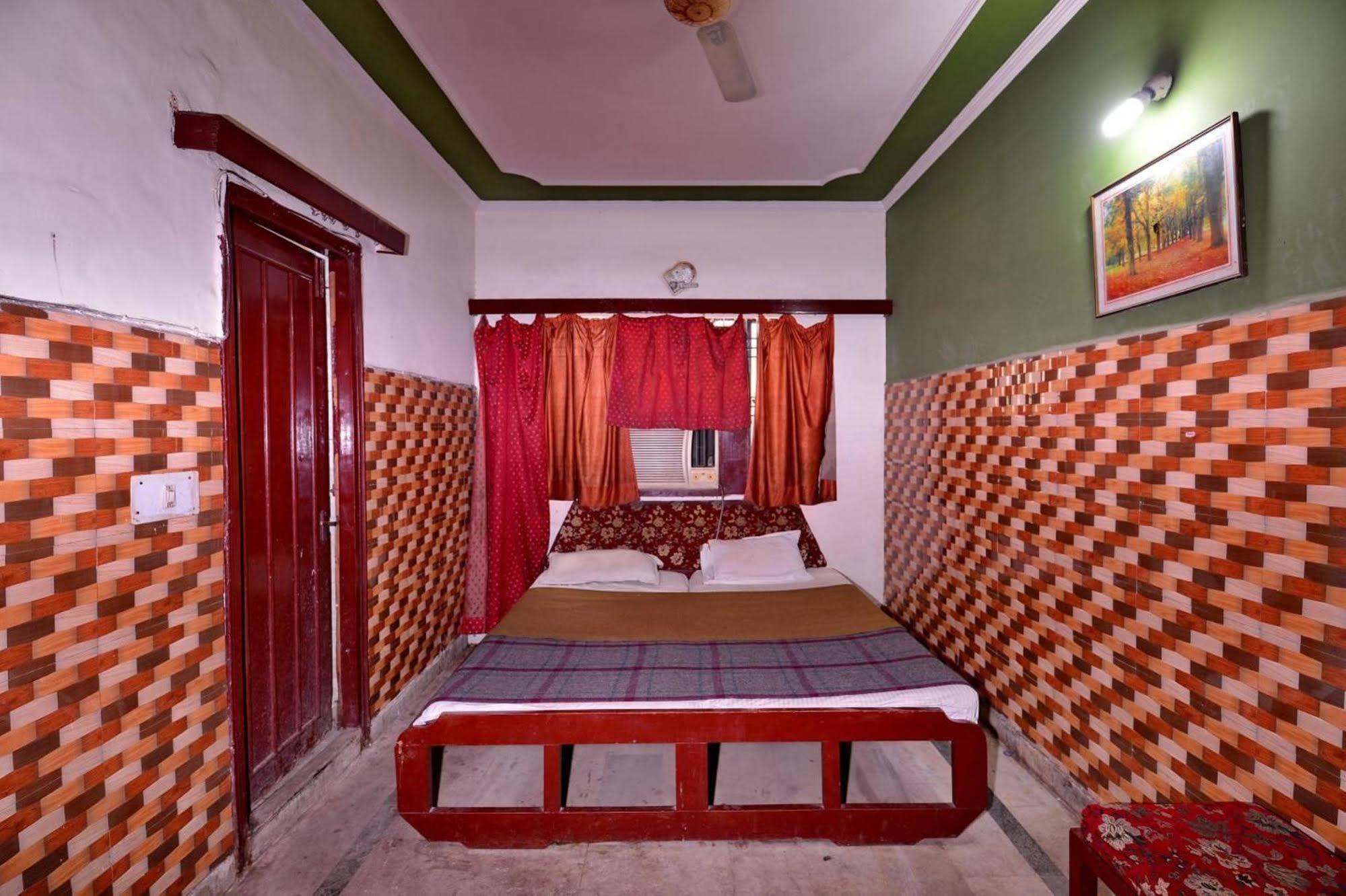 Hotel Aditya Palace *